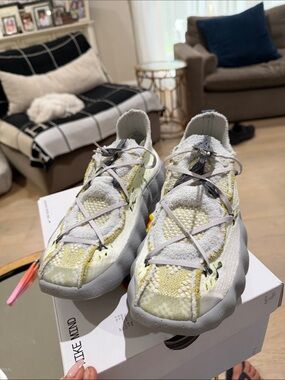 Nike Mind 002 FK QS Yellow and Light Gray Knit Slip-On Sneakers
